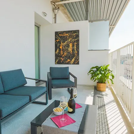 Attico 36 E 49 Con Terrazza Vista Mare E Parcheggio Grande דירה