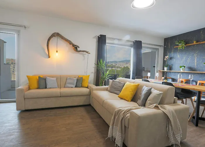 公寓 Attico 36 E 49 Con Terrazza Vista Mare E Parcheggio Grande *